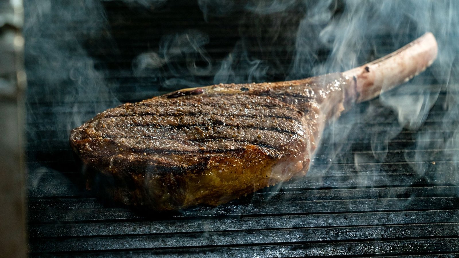 How to Cook a Tomahawk Steak: The Best Way to Handle This Show-Stopping Cut